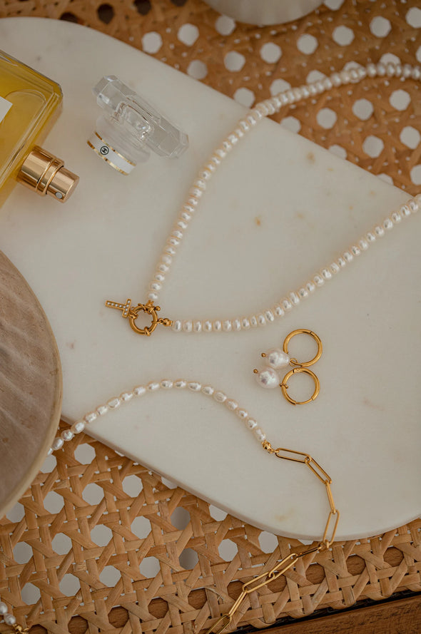 Pearl Kinda Girl Initial Necklace '18k Gold Plated'